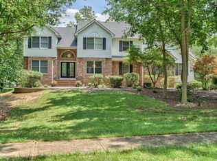 4 Roxbury Ln, Manalapan, NJ 07726