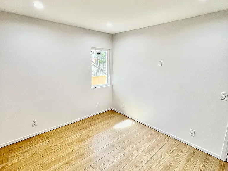 3119 W 109th St #B34 — Photo 16