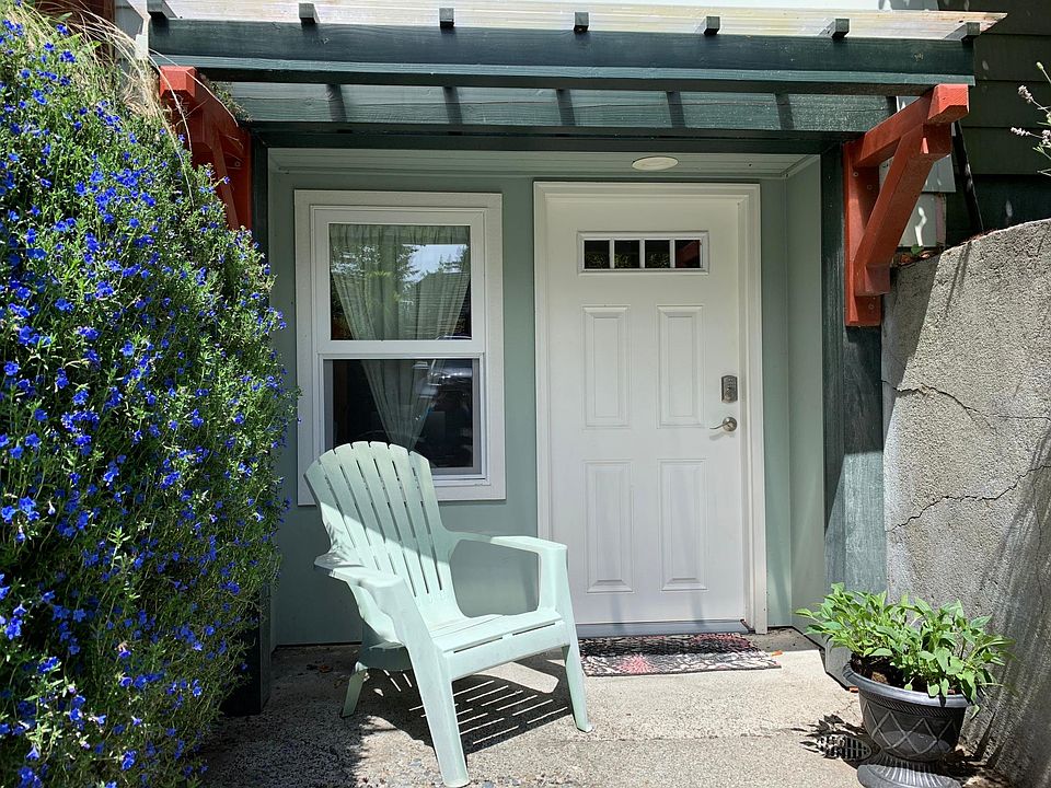 Private covered entrance to apartment