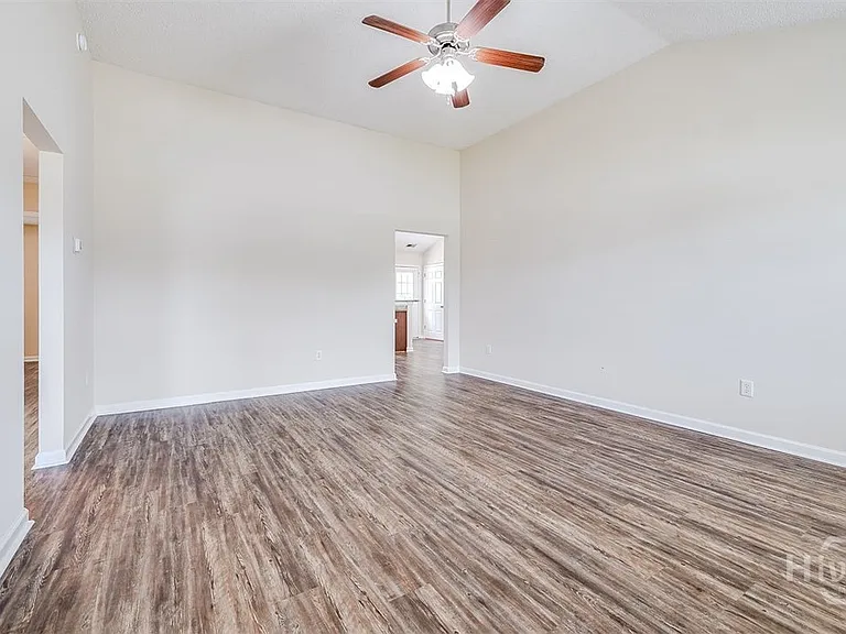 148 Willow Dr — Photo 7