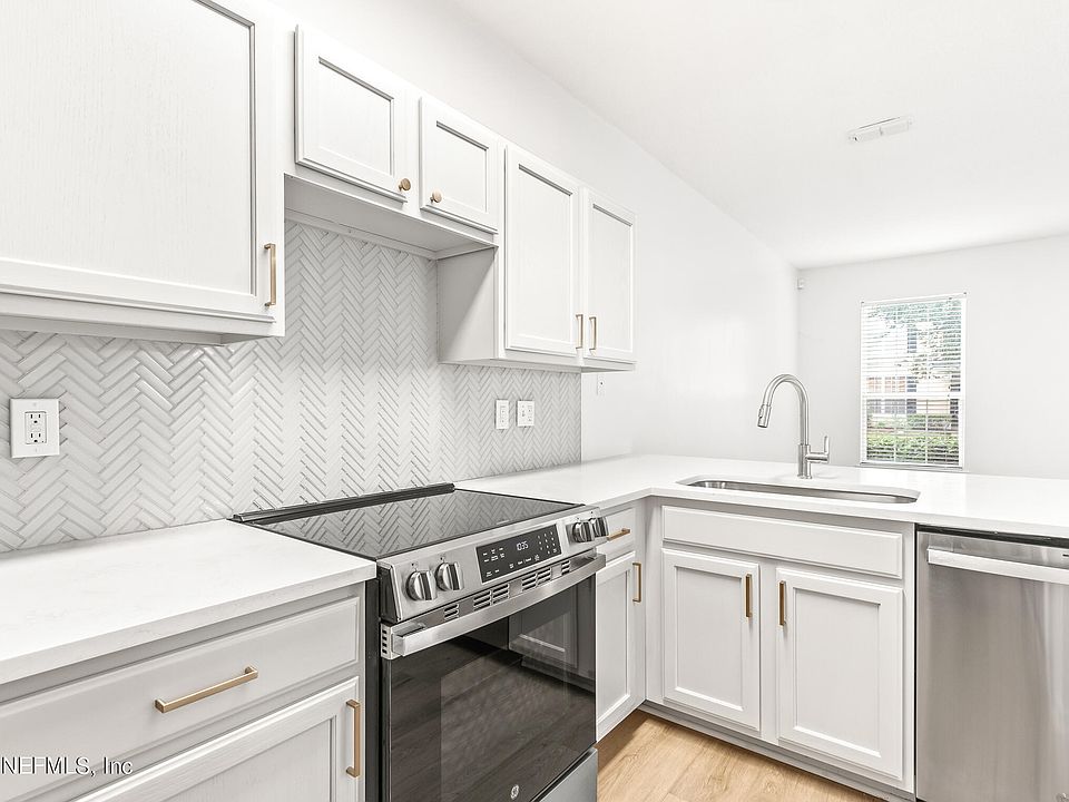 1st image of 533 HOPEWELL Drive