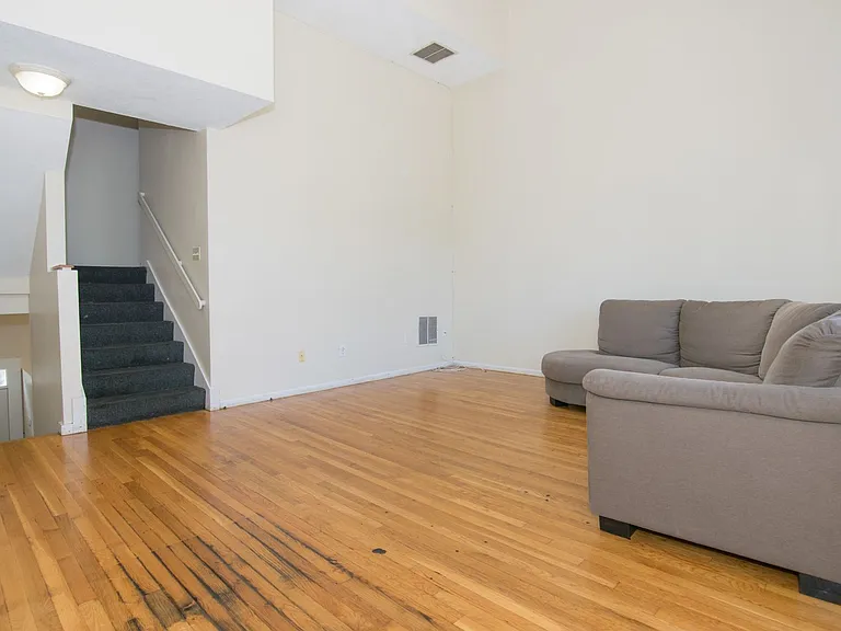129 Glenville Ave #4 — Photo 5