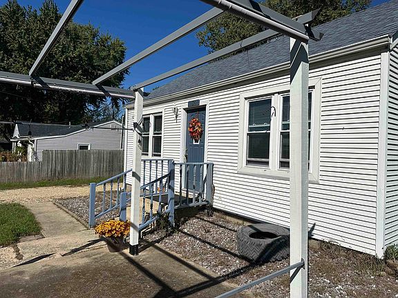 2nd image of 136 Huron Rd