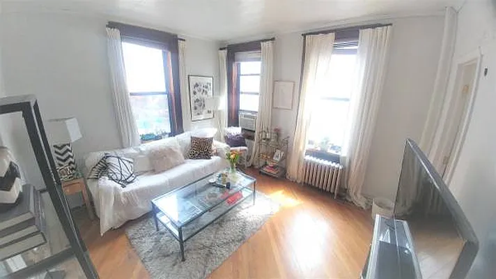 Rented by Downtown Mgt & Realty LLC | media 5