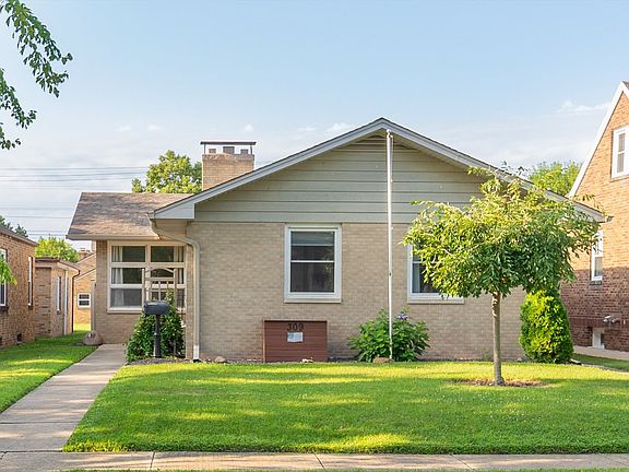2nd image of 309 W 2nd St