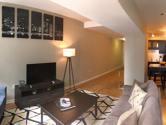 4th image of 119 N Clark St #1809