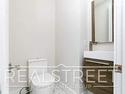 Rented by Real Street Inc | media 6