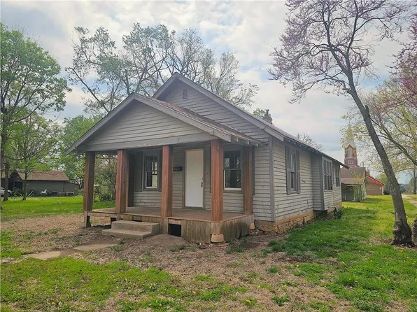 502 E 3rd Ave, Garnett, KS 66032