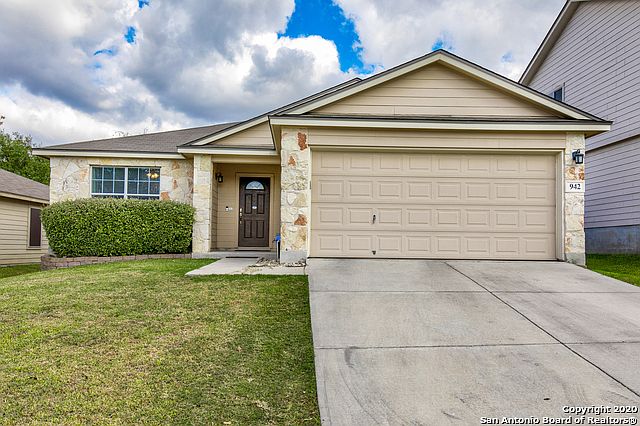 1st image of 942 Magnolia Smt
