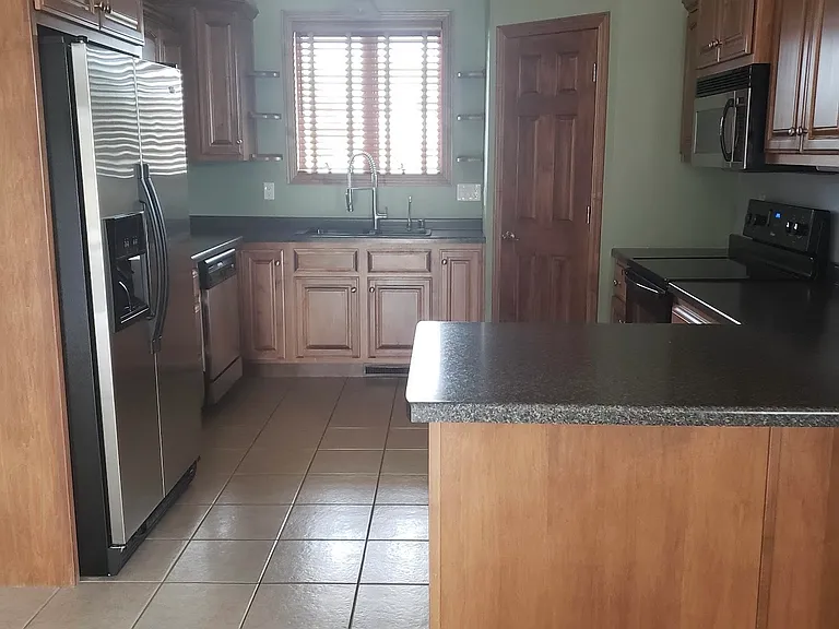 Moon Ridge Ct — Photo 4