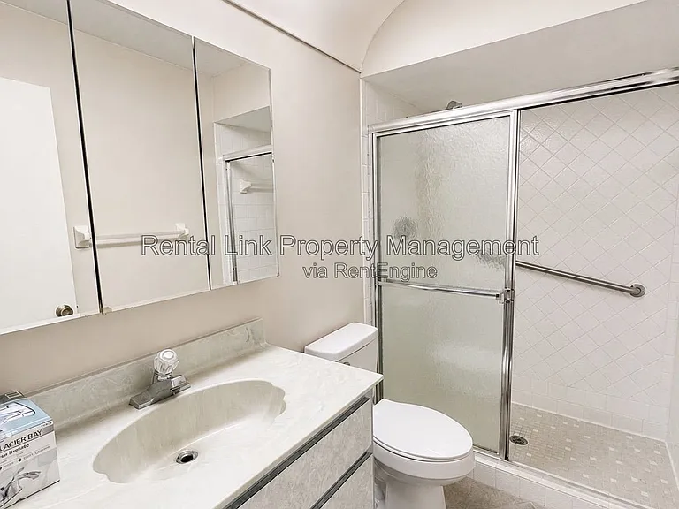320 SW 3rd Pl #4 — Photo 14