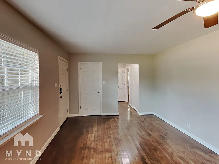 512 E University Ave — Photo 6