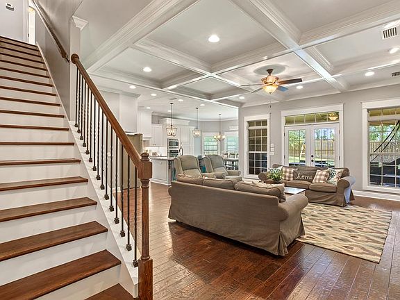 5th image of 403 Oakwood Dr