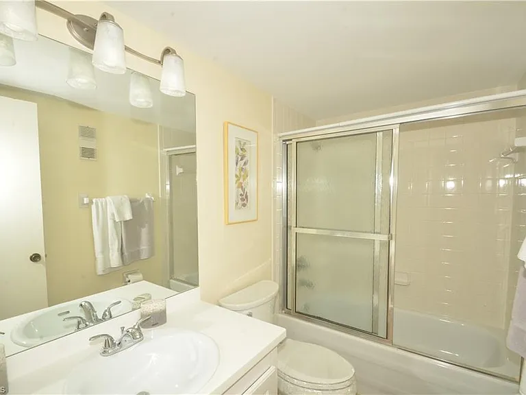 555 Park Shore Dr #B-309 — Photo 11