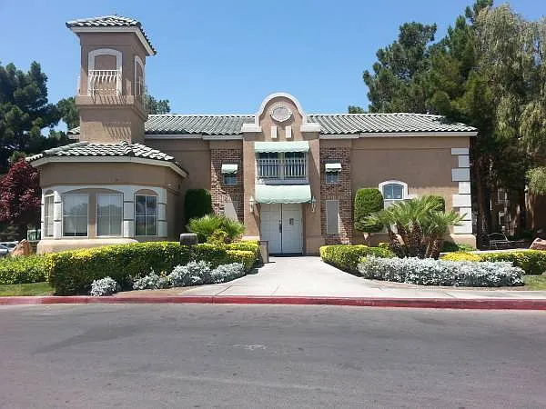 2219 N Rancho Dr #1270