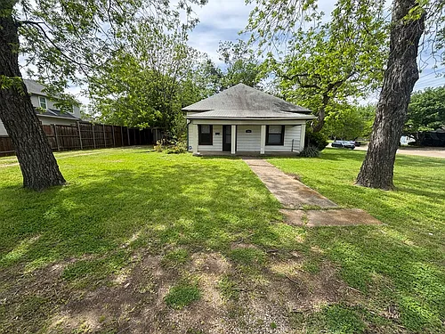 376 W Walters St Photo 1