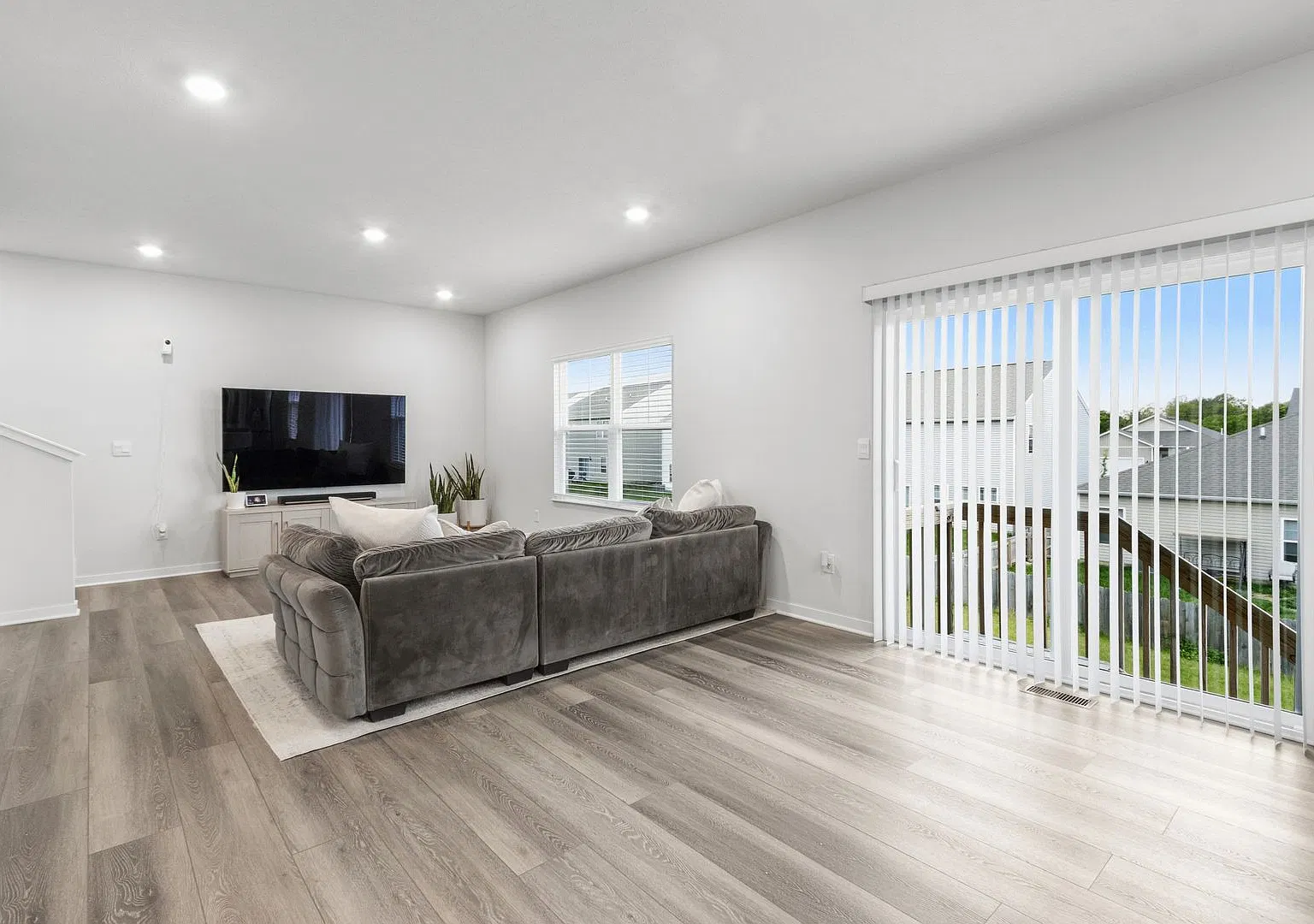 Beautifully Built 3-Bedroom Home with Modern Finishes, Spacious Loft & Fenced Yard! — Photo 4