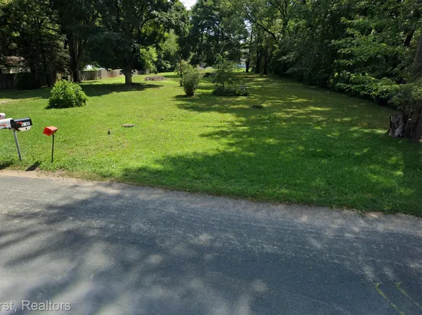 5154 Beverly Ave, Kalamazoo, MI 49004