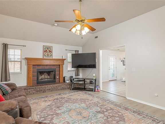 3rd image of 110 Cypress St