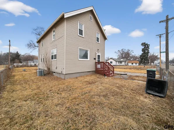 4554 N 16th St, Omaha, NE 68110
