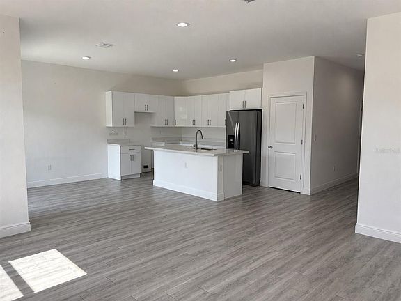 2nd image of 3117 Memphis Ln
