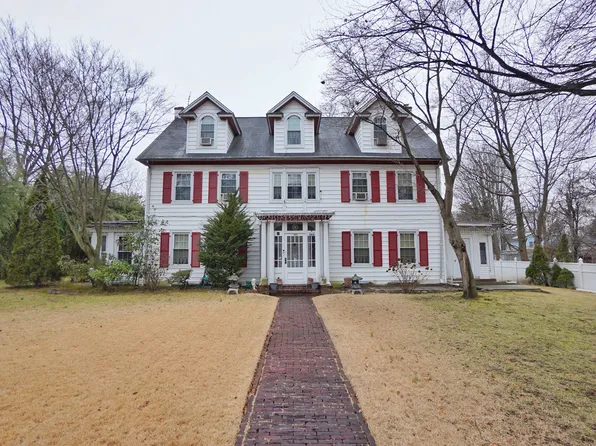 160 Clinton Avenue image 1 of 13