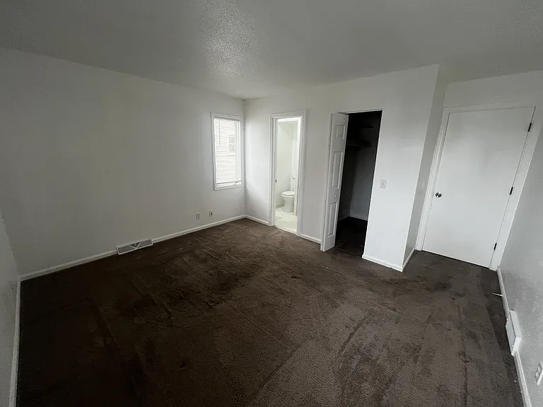 5560 Cresthaven Ln #B — Photo 9