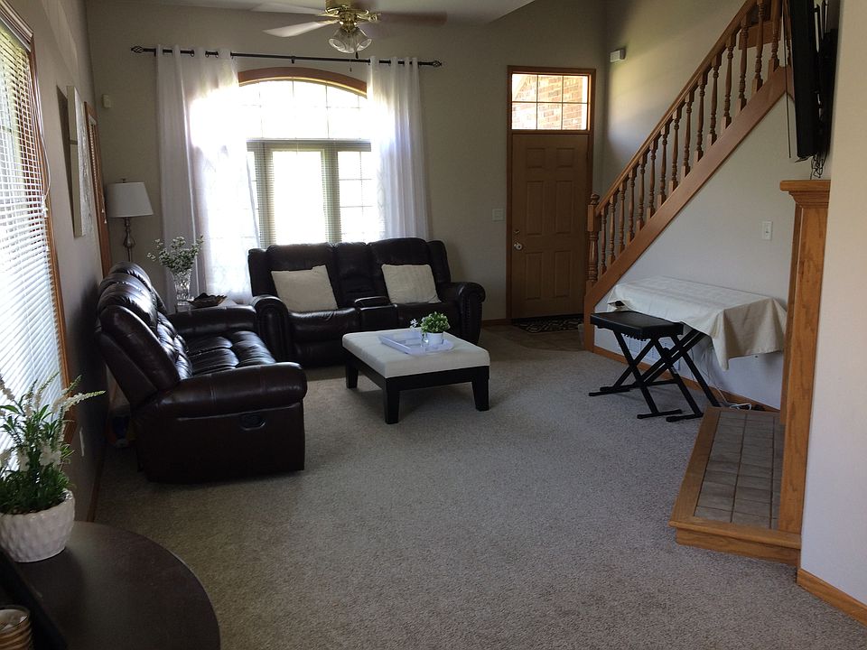 2nd image of 405-407 Tara Ct