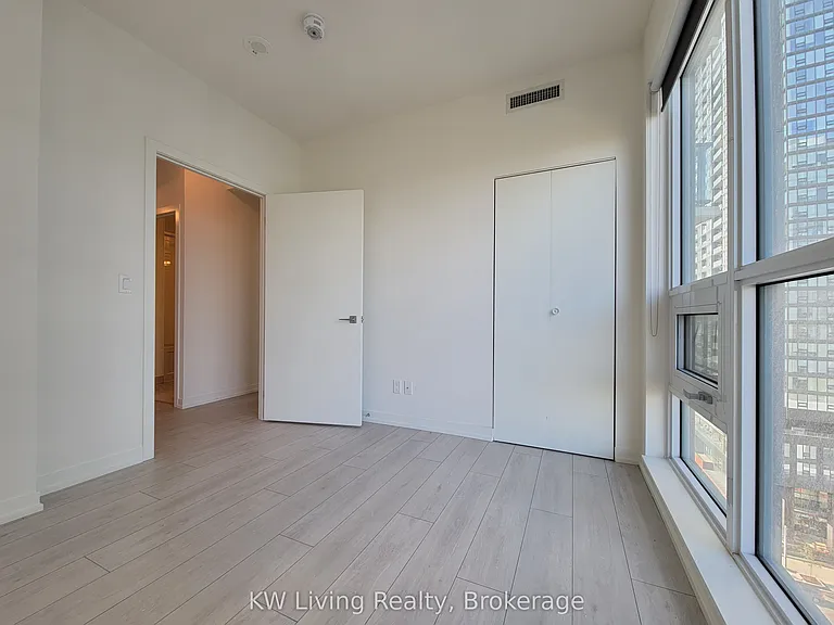 49 E Liberty St #1002 — Photo 10
