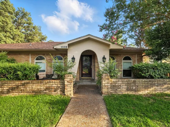 1306 Drexel Dr, Irving, TX 75061