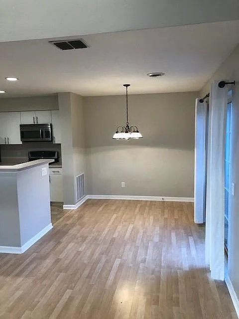 2 bed, 1113 sqft, $1,700 — Photo 1