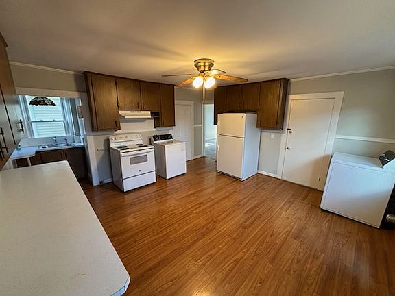 2nd image of 184 1/2 North St #2