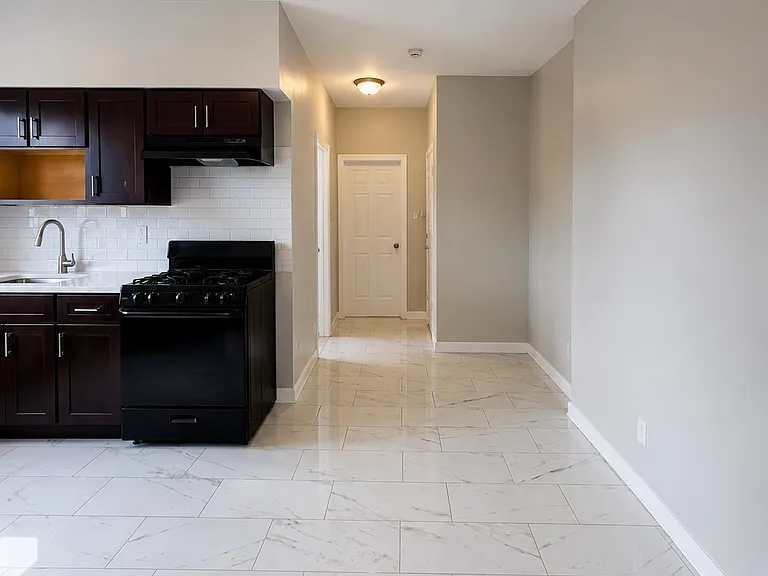 470 21st St #3L — Photo 6