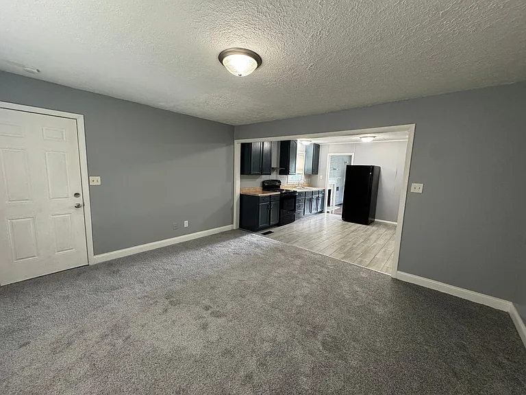 712 Melvenia St — Photo 11