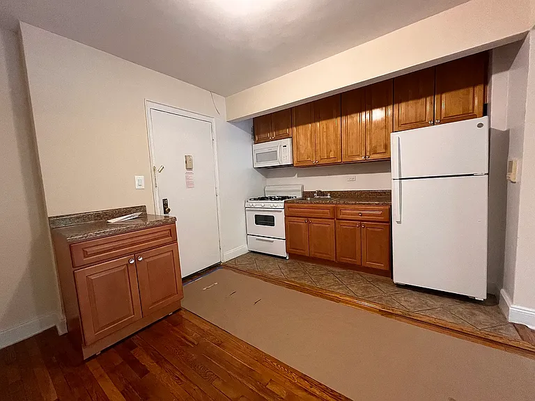 31-77 33rd St #4A — Photo 2