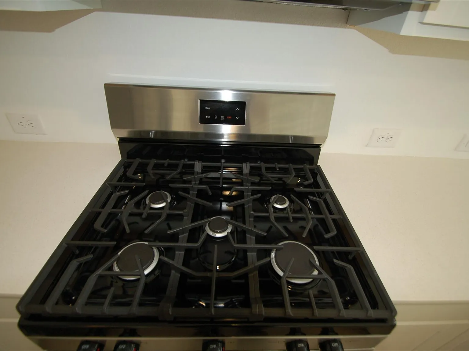 4 bed, 2.5 bath, 1950 sqft, $1,950 — Photo 4