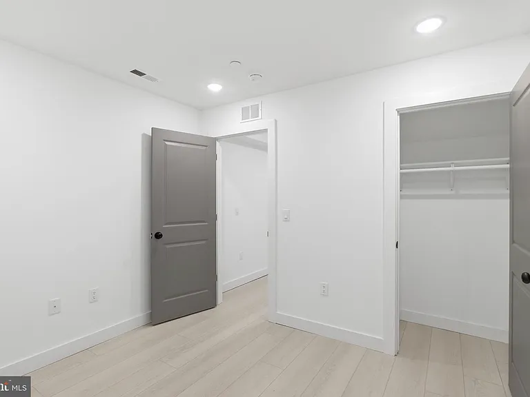 1023 W Orleans St — Photo 10