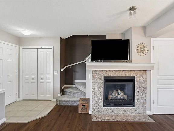 4th image of 71 E Elgin Meadows Gdns SE