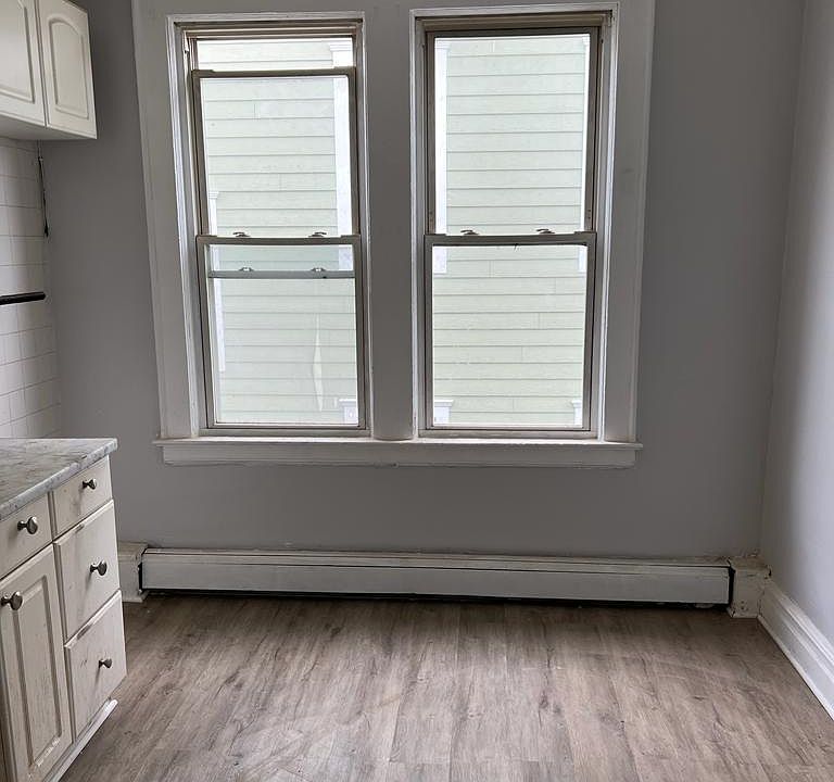 1st image of 13 Leslie Pl #2R