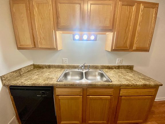 4th image of 2710 Golfside Dr #109