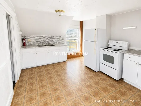 35 Bosworth St #2, Old Town, ME 04468