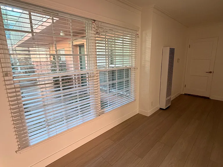421 N Doheny Dr #4 — Photo 2