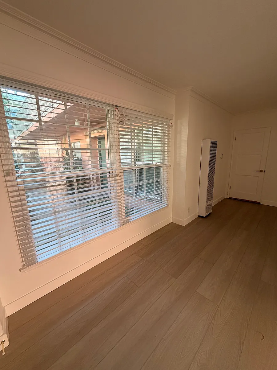 Building Photo - 421 N Doheny Dr #4