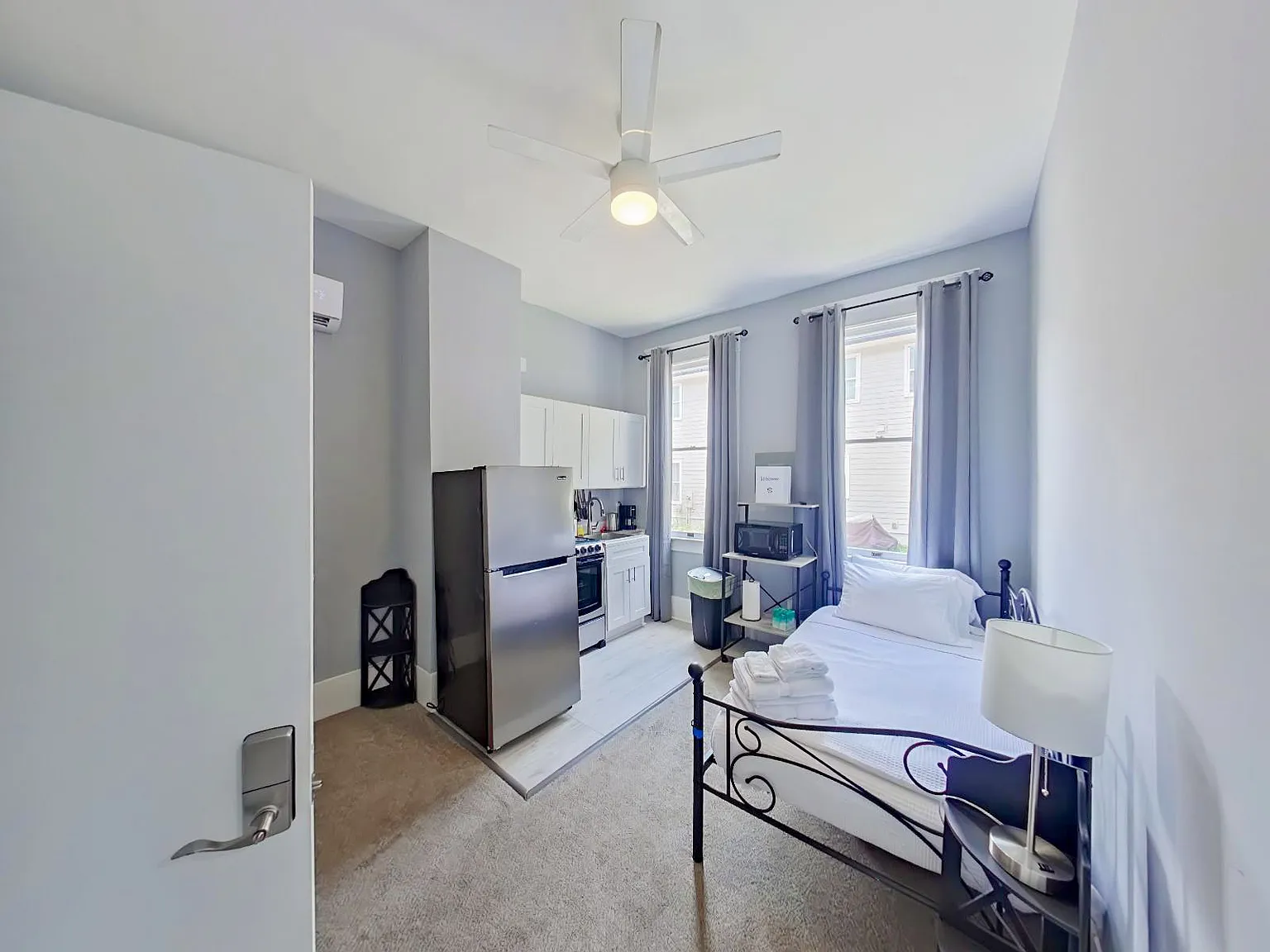 4 bed, 6.0 bath, 2115 sqft, $1,525 — Photo 1