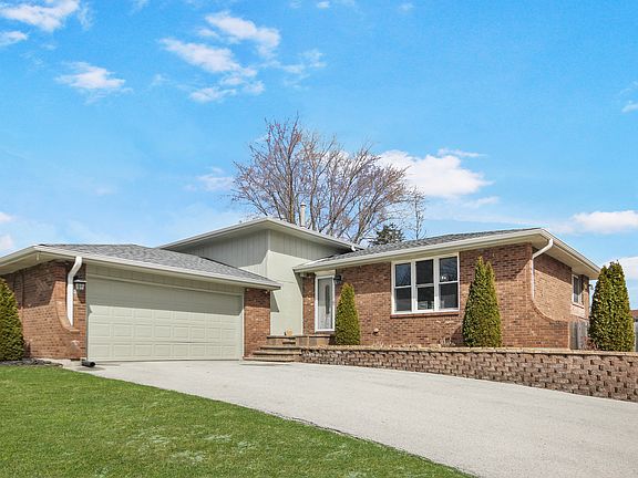 2nd image of 2938 E Shagbark Trl