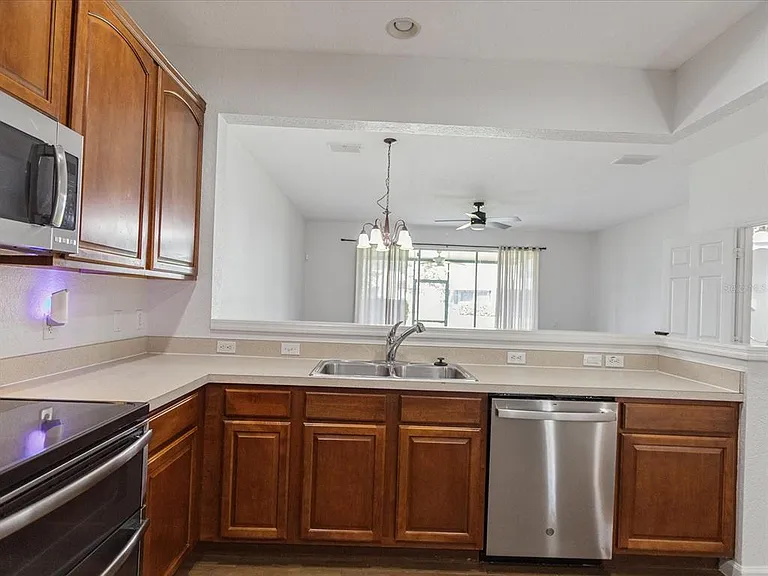 1055 Rock Harbor Ave — Photo 7