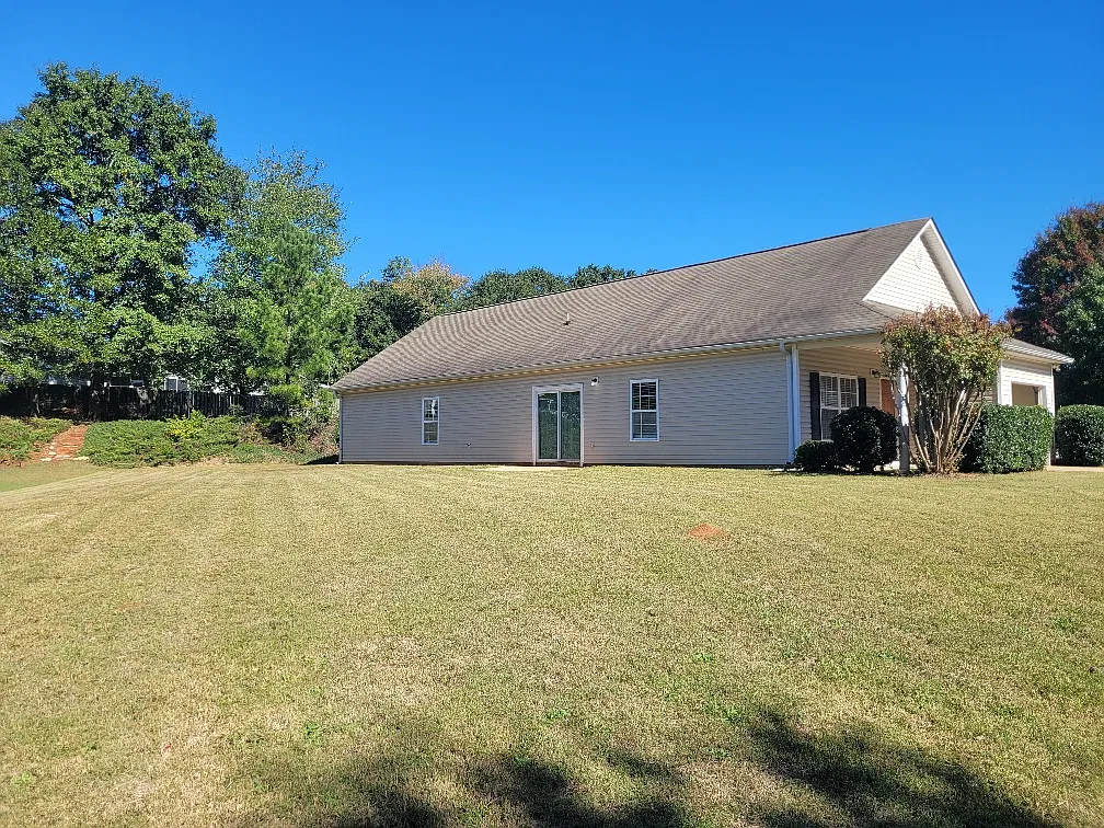 3 bed, 1700 sqft, $1,725 — Photo 2