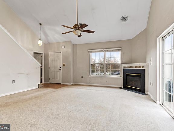 5th image of 75 Courtyard Dr