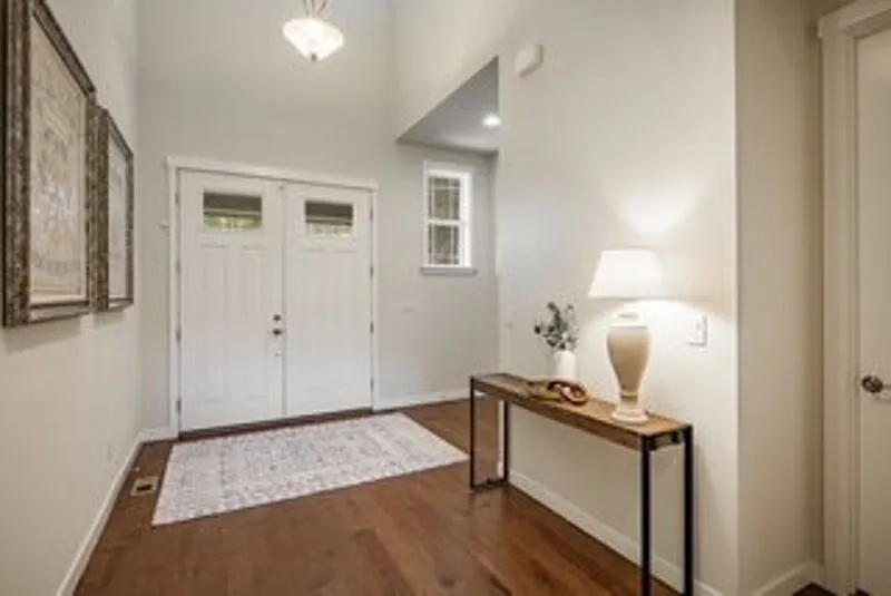 4 bed, 3.5 bath, 3834 sqft, $4,400 — Photo 3