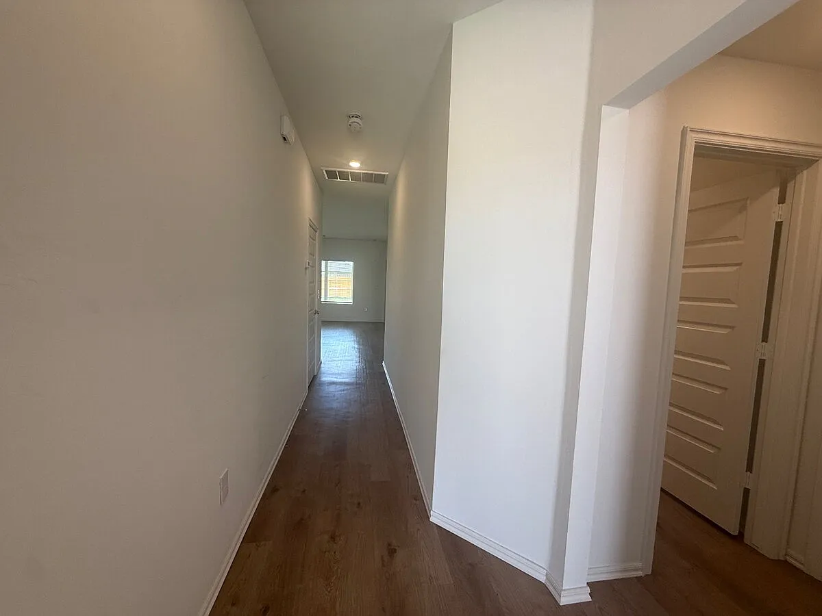 4 bed, 2.0 bath, 1613 sqft, $1,795 — Photo 3